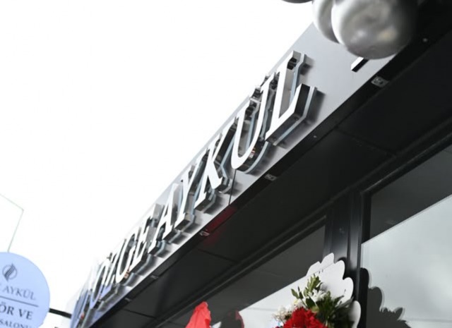 Zemin Aydınlatmalı Krom Harf Tabela